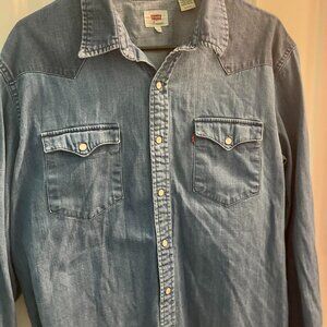 Women's Levi's classic fit western style pearl snap shirt